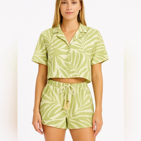2-Piece Green And White Tropical Leaf Print Set - Picture 1 of 10